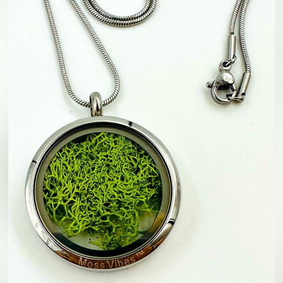 Eternal Moss Locket Pendant Necklace- Lime - Picture 7 of 9